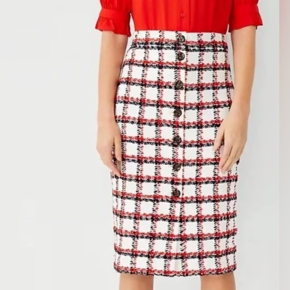 Ann Taylor Dresses & Skirts - NWT Ann Taylor Women’s Plaid Tweed Pencil Skirt Button front  Size 8